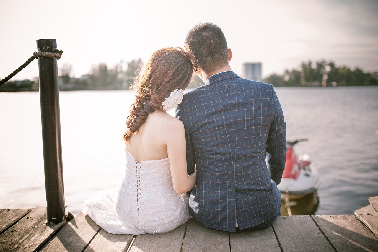 Jak Wybrać Odpowiedni Kolorystykę na Ślub i Wesele: Poradnik dla Przyszłych Par